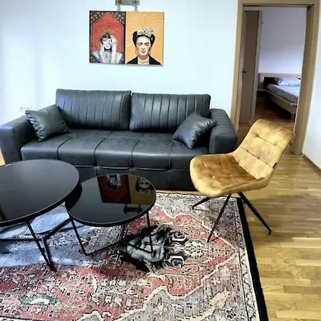 Luxury In The Center 66 M² Size. Скопье