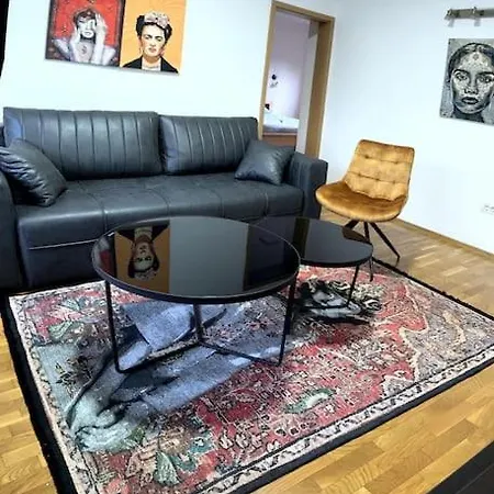 Апартаменты Luxury In The Center 66 M² Size.