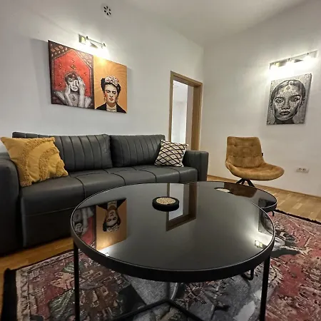 Luxury In The Center 66 M² Size. Апартаменты